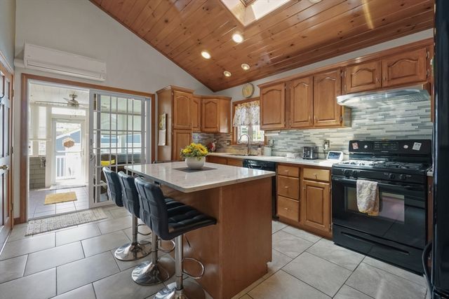 58 Sylvia St, New Bedford, MA 02745