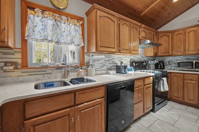 58 Sylvia St, New Bedford, MA 02745