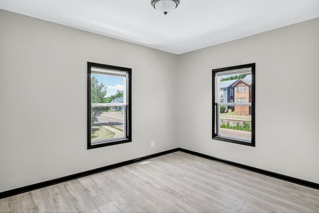 1231 N Main Street, Rockford, IL 61103