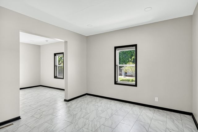 1231 N Main Street, Rockford, IL 61103