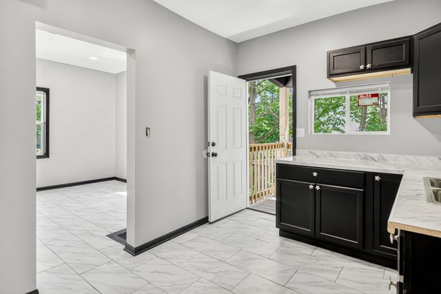 1231 N Main Street, Rockford, IL 61103