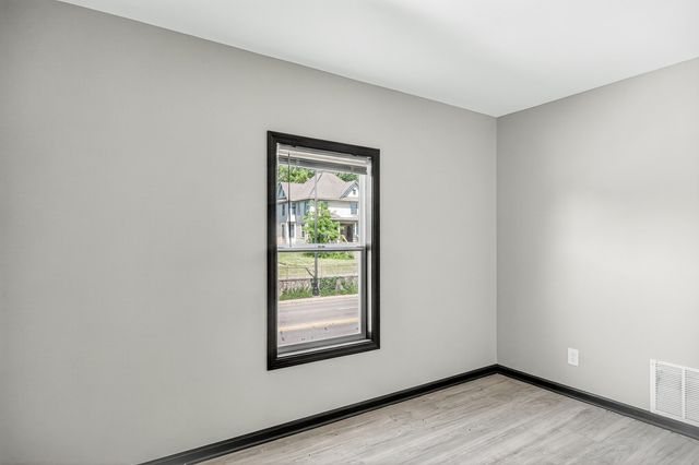1231 N Main Street, Rockford, IL 61103