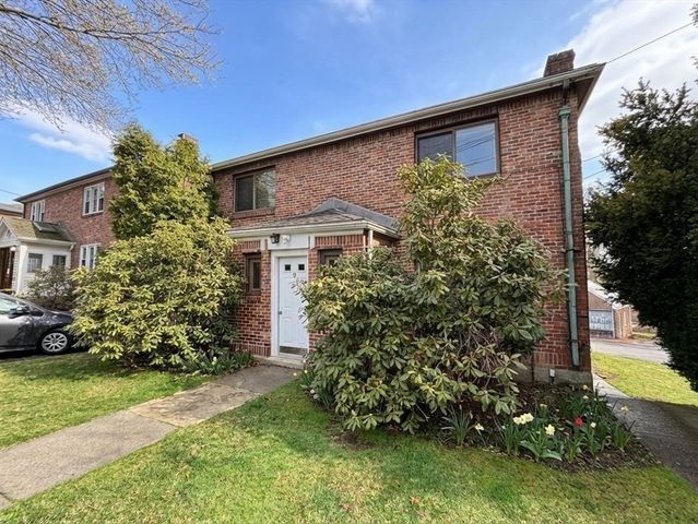 9 Reservoir Rd 2, Brookline, MA 02467