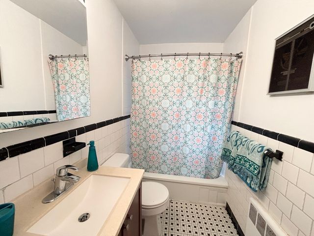 9 Reservoir Rd 2, Brookline, MA 02467