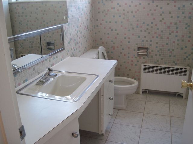 324 Hillside Rd, North Andover, MA 01845