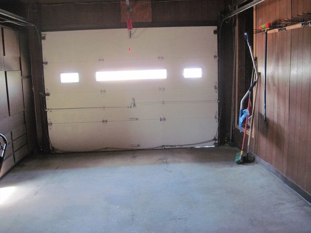 324 Hillside Rd, North Andover, MA 01845