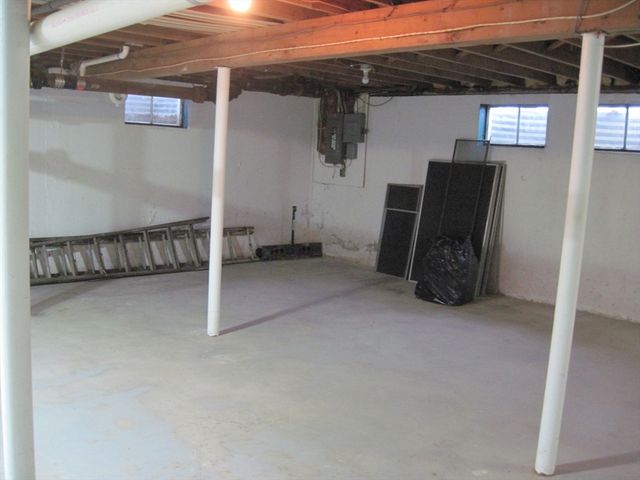324 Hillside Rd, North Andover, MA 01845
