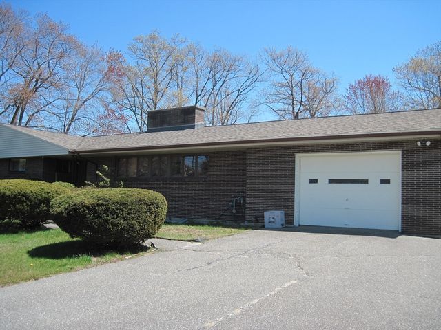 324 Hillside Rd, North Andover, MA 01845