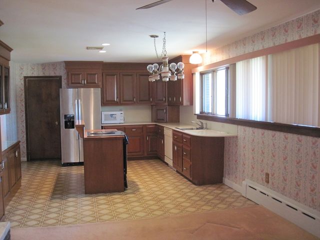 324 Hillside Rd, North Andover, MA 01845