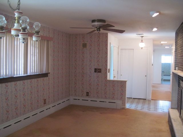 324 Hillside Rd, North Andover, MA 01845