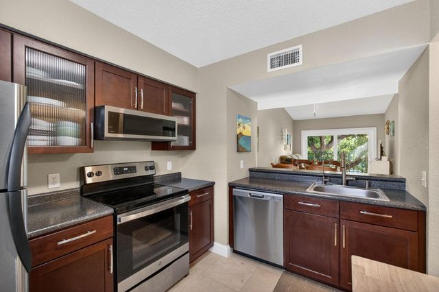 1040 Lake Shore Dr 203, Lake Park, FL 33403