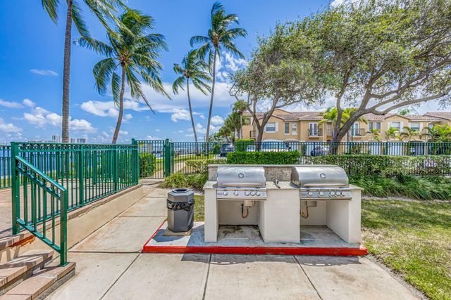 1040 Lake Shore Dr 203, Lake Park, FL 33403