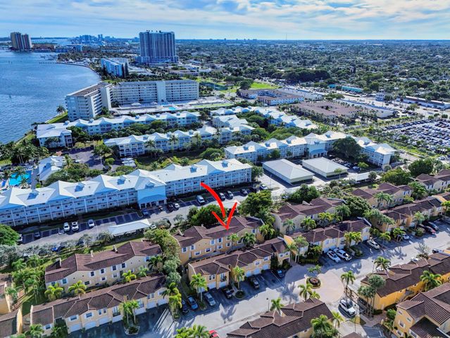1040 Lake Shore Dr 203, Lake Park, FL 33403