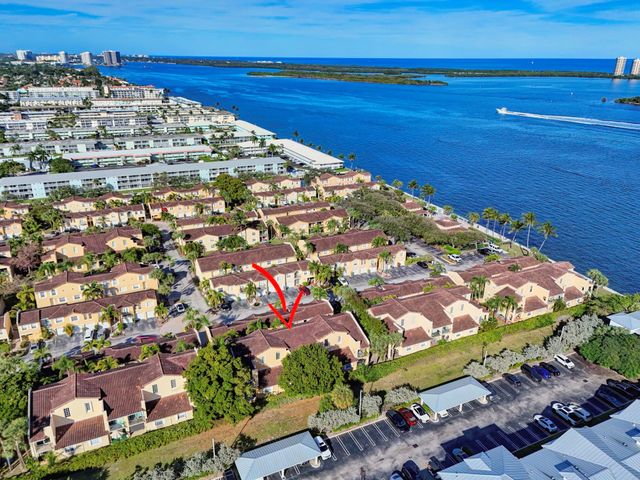 1040 Lake Shore Dr 203, Lake Park, FL 33403