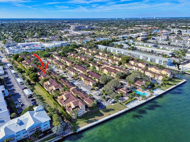 1040 Lake Shore Dr 203, Lake Park, FL 33403
