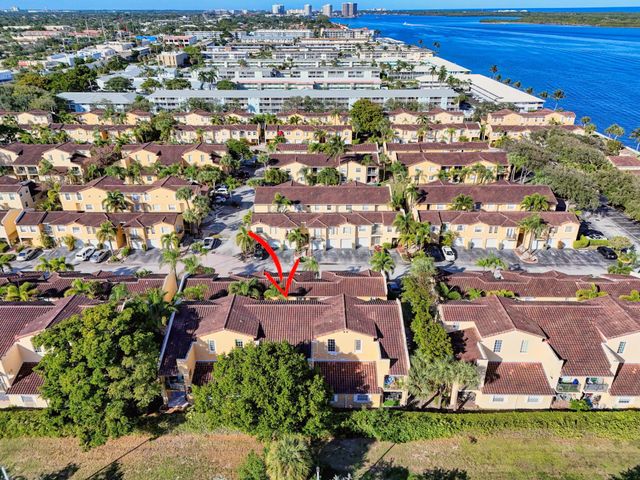 1040 Lake Shore Dr 203, Lake Park, FL 33403