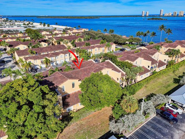 1040 Lake Shore Dr 203, Lake Park, FL 33403