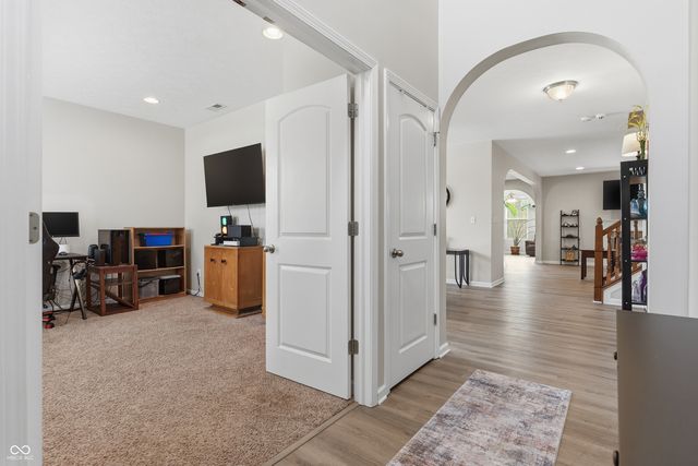 564 Amersham Court, Avon, IN 46123