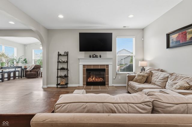 564 Amersham Court, Avon, IN 46123