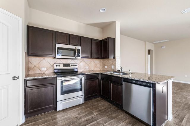 910 Comal RUN, Hutto, TX 78634