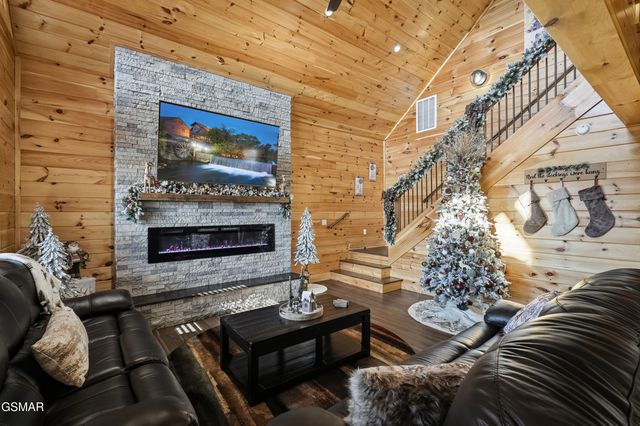 686 Stockton Drive, Sevierville, TN 37876