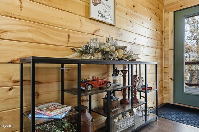 686 Stockton Drive, Sevierville, TN 37876