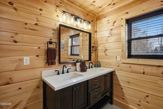 686 Stockton Drive, Sevierville, TN 37876