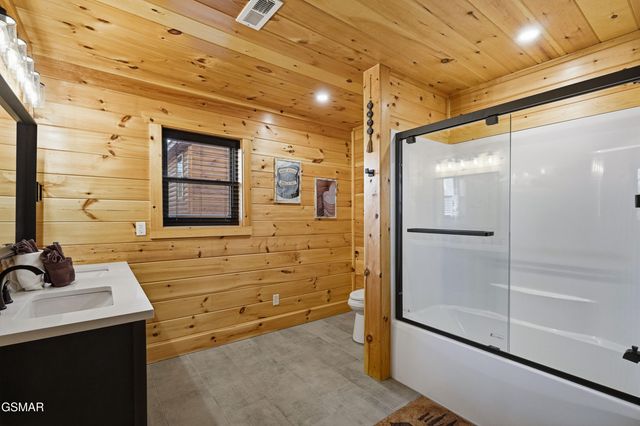 686 Stockton Drive, Sevierville, TN 37876