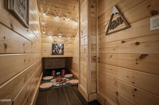 686 Stockton Drive, Sevierville, TN 37876