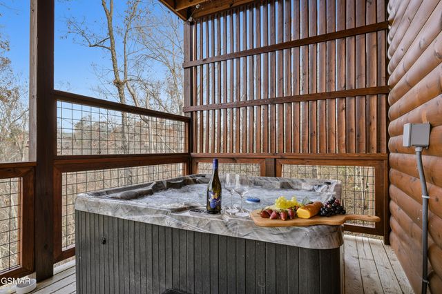 686 Stockton Drive, Sevierville, TN 37876