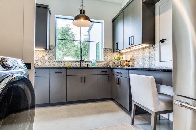 1958 Paradise PKWY, Canyon Lake, TX 78133