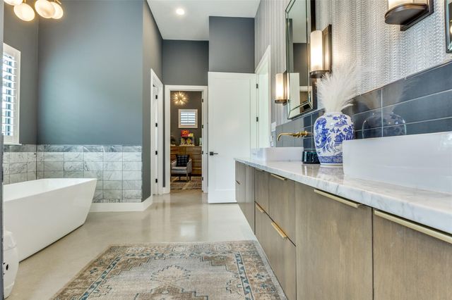 1958 Paradise PKWY, Canyon Lake, TX 78133