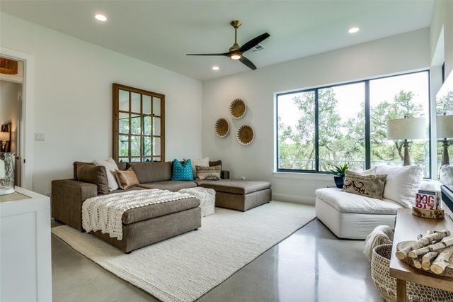 1958 Paradise PKWY, Canyon Lake, TX 78133