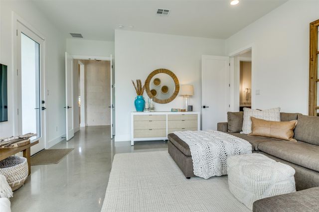 1958 Paradise PKWY, Canyon Lake, TX 78133
