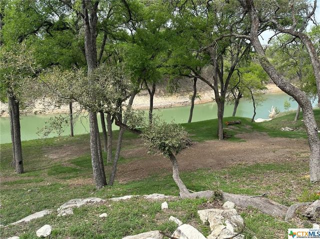1958 Paradise PKWY, Canyon Lake, TX 78133
