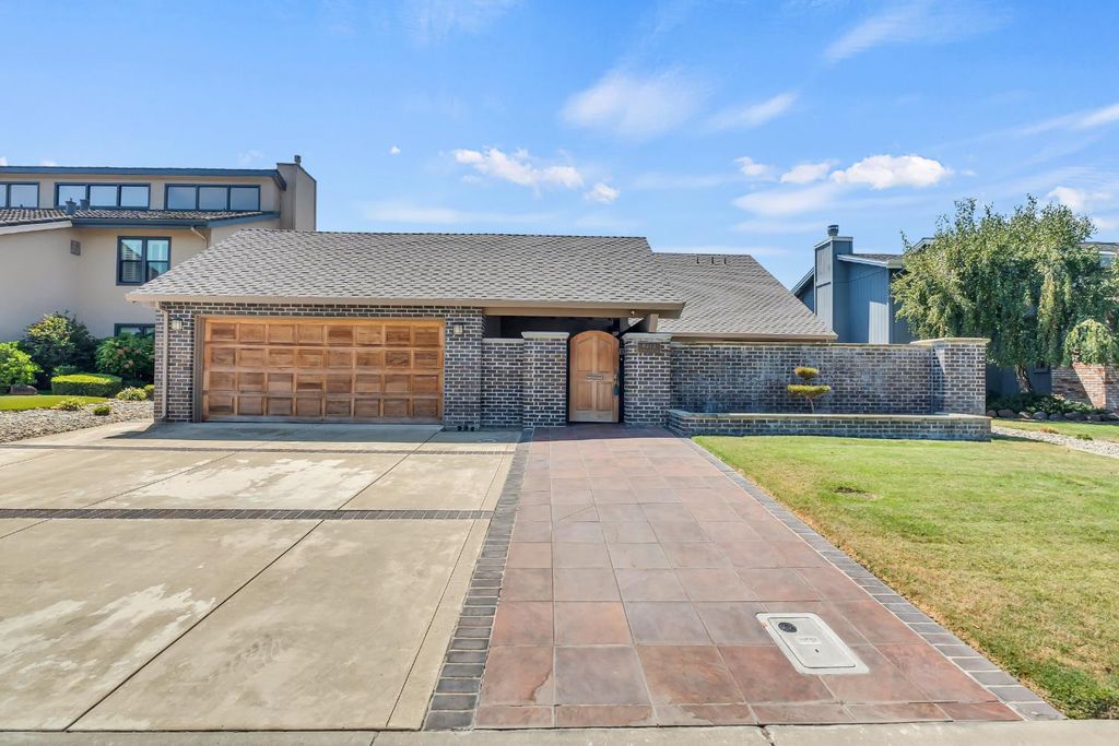 6213 Embarcadero Dr, Stockton, CA 95219