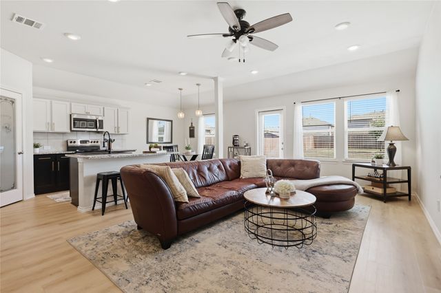 945 Alton Drive, Aubrey, TX 76227
