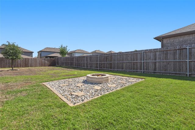 945 Alton Drive, Aubrey, TX 76227