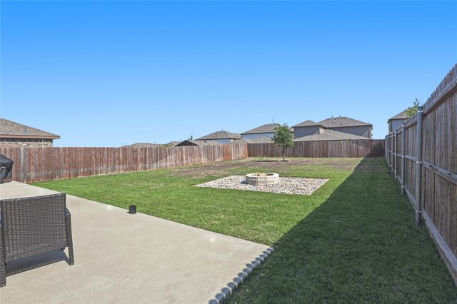 945 Alton Drive, Aubrey, TX 76227