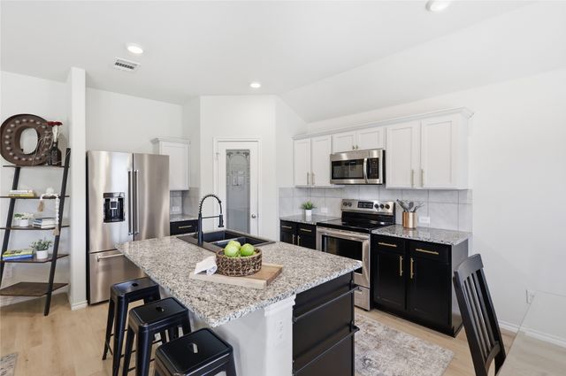 945 Alton Drive, Aubrey, TX 76227