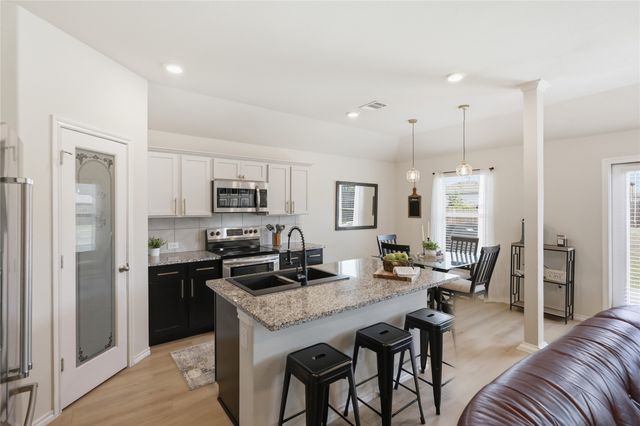 945 Alton Drive, Aubrey, TX 76227