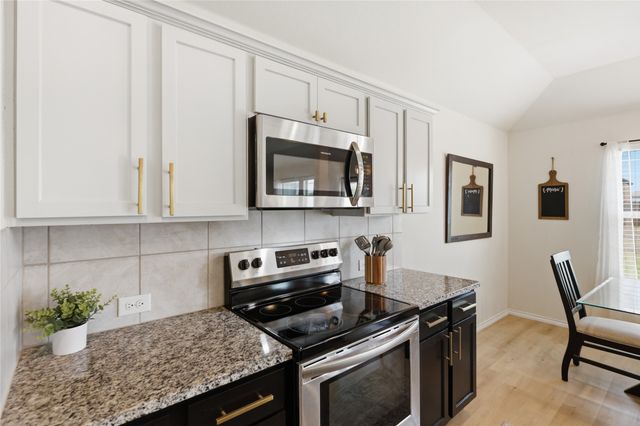 945 Alton Drive, Aubrey, TX 76227