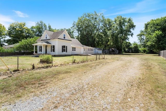 1112 E Harvard Street, Siloam Springs, AR 72761