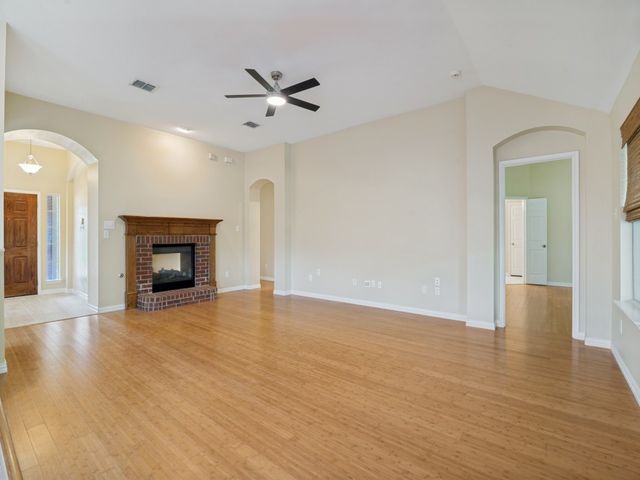 1316 Valley Stream Drive, Wylie, TX 75098