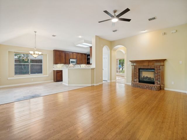 1316 Valley Stream Drive, Wylie, TX 75098