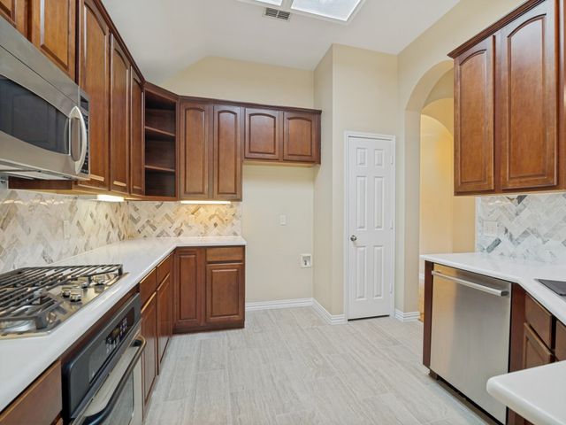 1316 Valley Stream Drive, Wylie, TX 75098