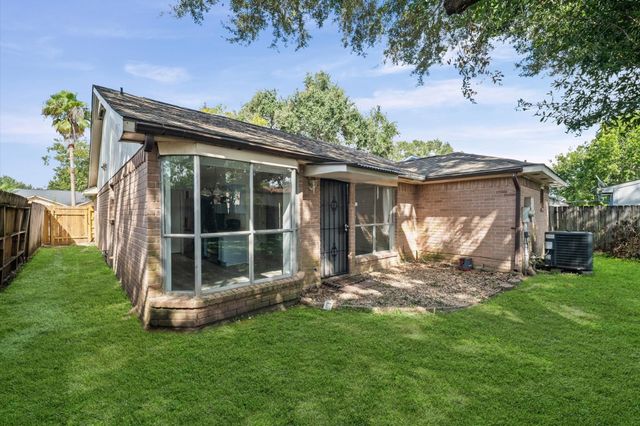3215 Dragonwick Drive, Houston, TX 77045