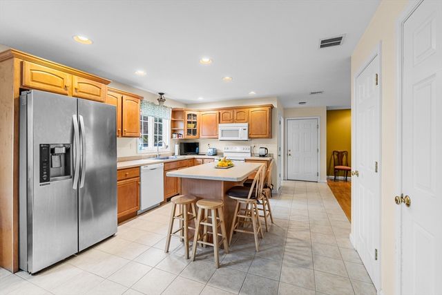 291 County Rd, Marion, MA 02738