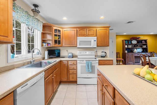 291 County Rd, Marion, MA 02738