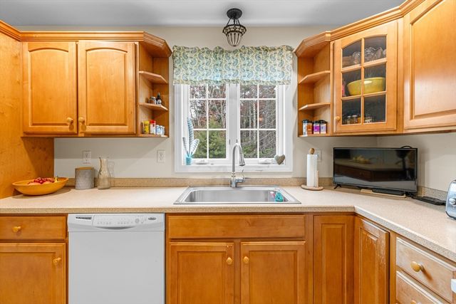 291 County Rd, Marion, MA 02738